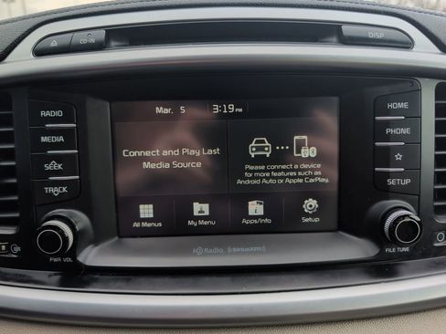 Used 2019 Kia Sorento LX w/ LX Convenience Package image 13