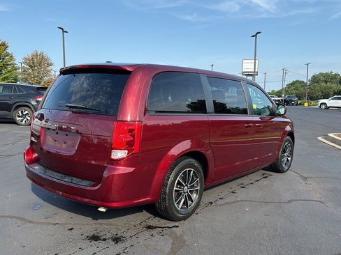 Used 2019 Dodge Grand Caravan SE FWD image 5