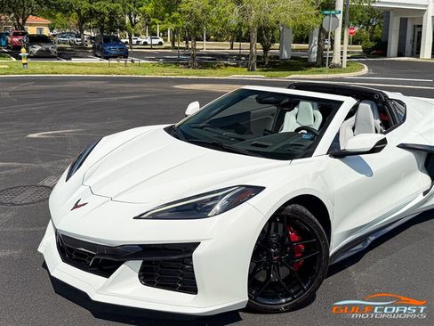 Used 2025 Chevrolet Corvette Z06 RWD image 9