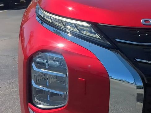 Used 2024 Mitsubishi Outlander SE image 10