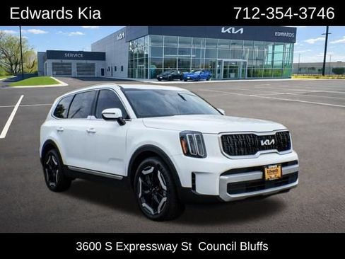 Used 2025 Kia Telluride EX w/ EX Captain's Chair Package AWD/4WD image 1