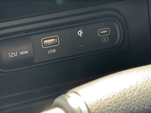 Used 2025 Kia Sportage EX FWD image 9