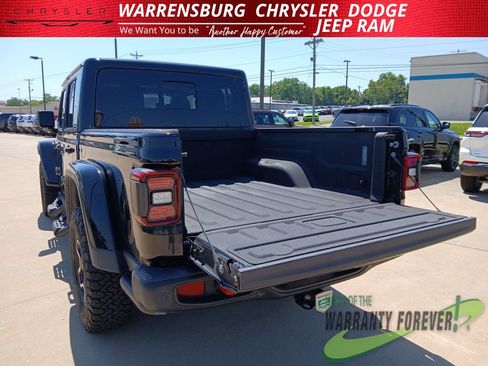 Used 2021 Jeep Gladiator Rubicon w/ Dual Top Group AWD/4WD image 35