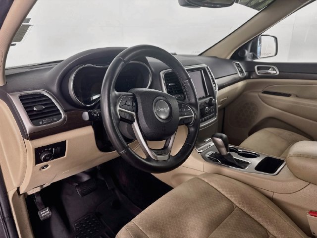 Used 2018 Jeep Grand Cherokee Laredo AWD/4WD image 12