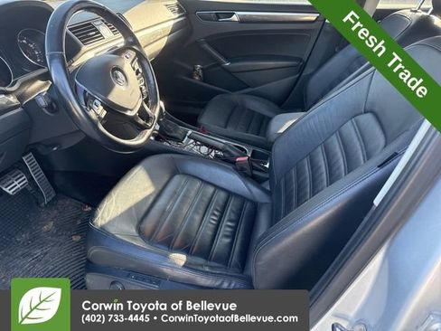 Used 2016 Volkswagen Passat 3.6 SEL Premium image 11