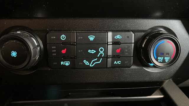 Used 2019 Ford F250 XLT w/ XLT Premium Package AWD/4WD image 27