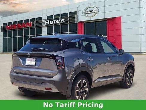 Used 2025 Nissan Kicks SV w/ Interior Electronics Package AWD/4WD image 4