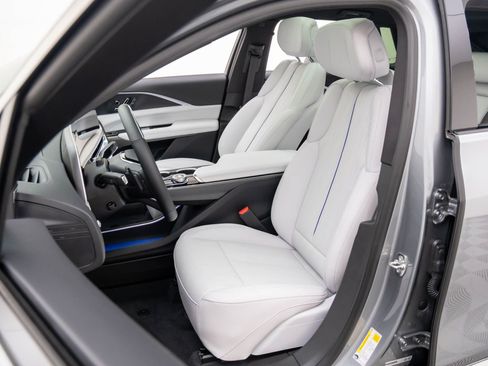 New 2026 Cadillac Lyriq Luxury image 9