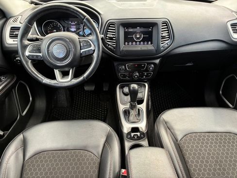 Used 2019 Jeep Compass Latitude w/ Cold Weather Group AWD/4WD image 11