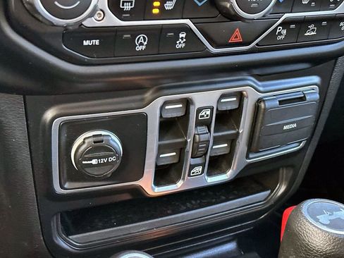 Used 2022 Jeep Wrangler Unlimited Sport image 29