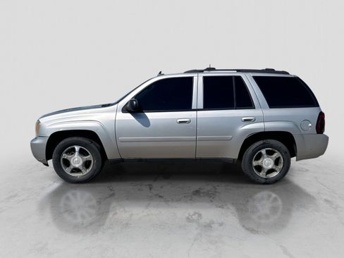 Used 2008 Chevrolet TrailBlazer LT w/ Sun And Sound Package AWD/4WD image 2