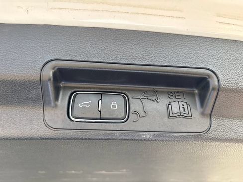 Used 2025 Ford Explorer Active AWD/4WD image 24
