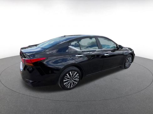 Used 2025 Nissan Altima 2.5 SV FWD image 15