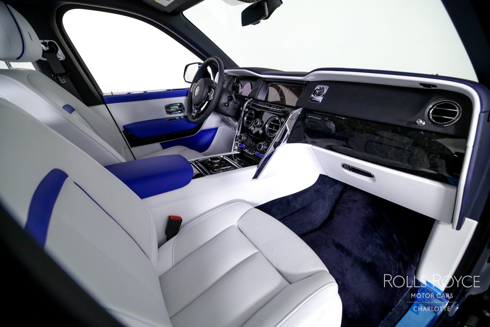 Certified 2024 Rolls-Royce Cullinan AWD/4WD image 36