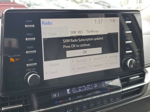 Used 2022 Toyota Sienna Limited image 29