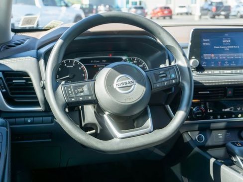 Used 2021 Nissan Rogue SV image 13