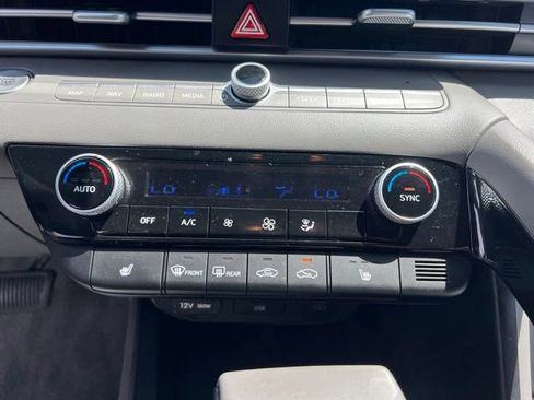 Used 2025 Hyundai Elantra SEL FWD image 22
