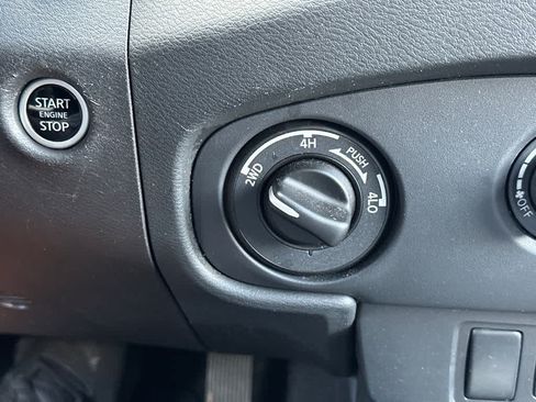 Used 2024 Nissan Frontier SV AWD/4WD image 23
