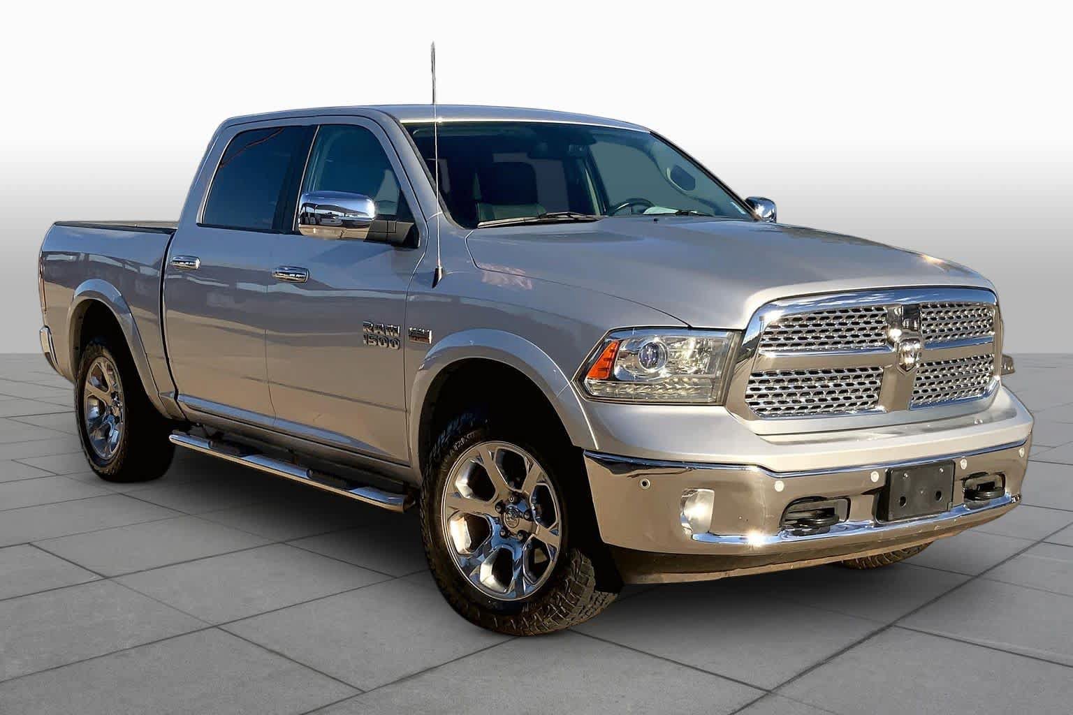 Used 2017 RAM 1500 Laramie w/ Convenience Group AWD/4WD image 3
