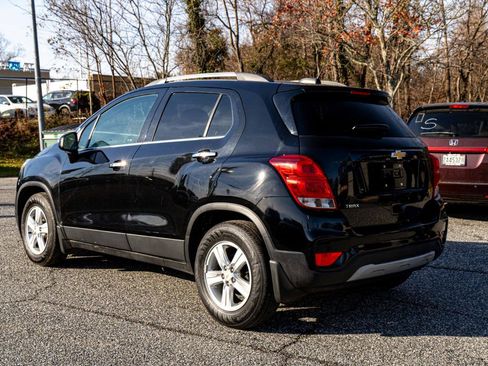 Used 2020 Chevrolet Trax LT w/ Driver Confidence Package FWD image 4