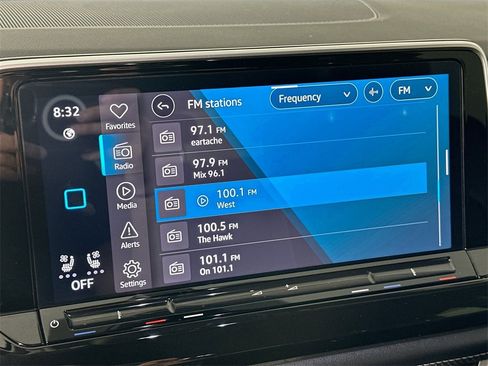 Used 2025 Volkswagen Atlas SE image 19