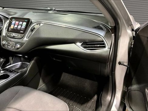 Used 2018 Chevrolet Malibu LT FWD image 25
