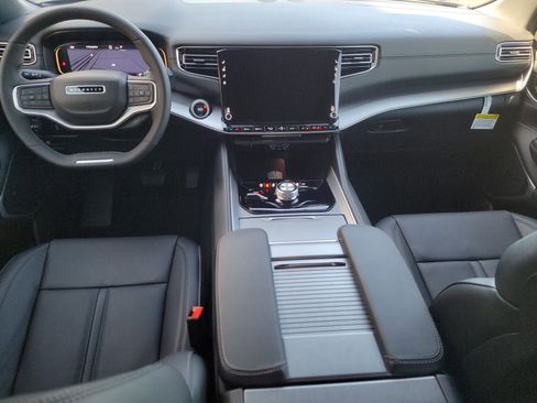 New 2025 Jeep Wagoneer L Series II w/ Premium Group I image 10