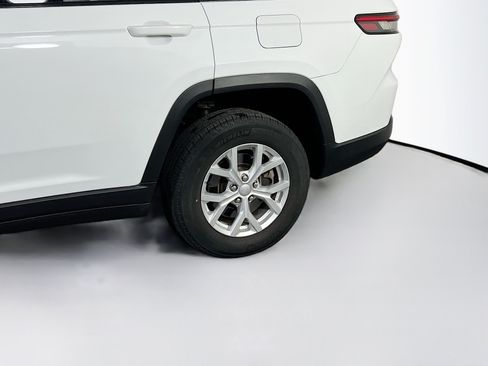 Used 2023 Jeep Grand Cherokee L Limited AWD/4WD image 32