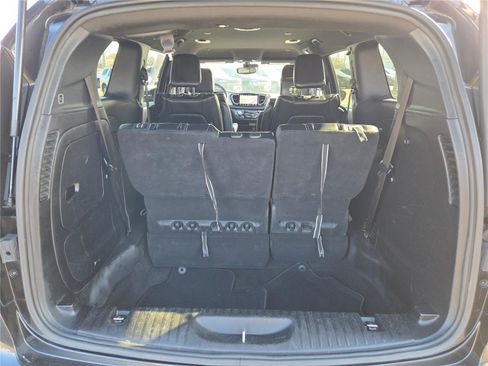 Certified 2022 Chrysler Pacifica Touring-L w/ Uconnect Theater Family Group image 20