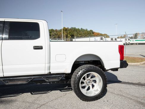 Used 2017 Ford F250 XLT image 6