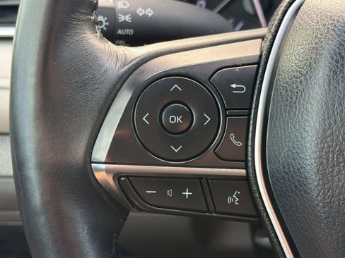 Used 2018 Toyota Camry XLE FWD image 17
