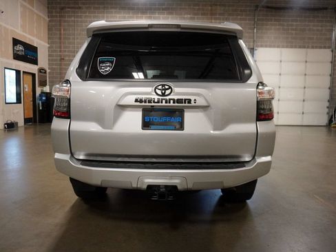 Used 2022 Toyota 4Runner SR5 Premium w/ Moonroof Package AWD/4WD image 5