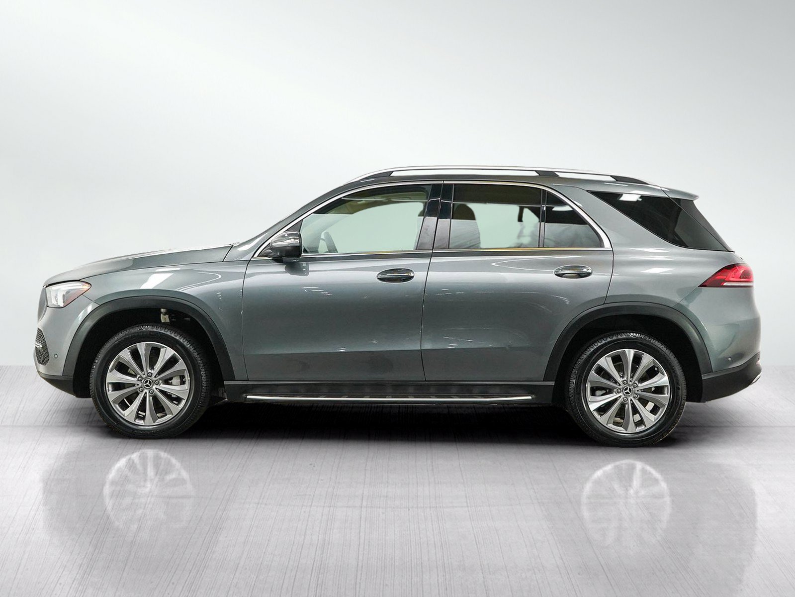 Used 2020 Mercedes-Benz GLE 350 4MATIC image 2