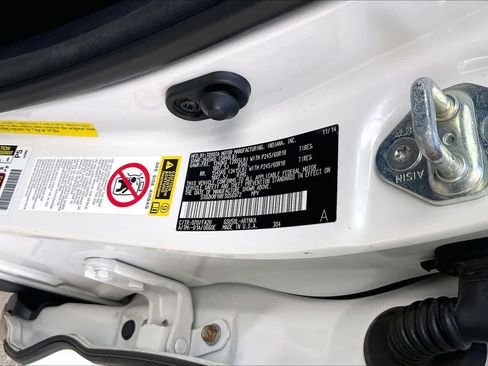 Used 2015 Toyota Highlander Plus FWD image 37