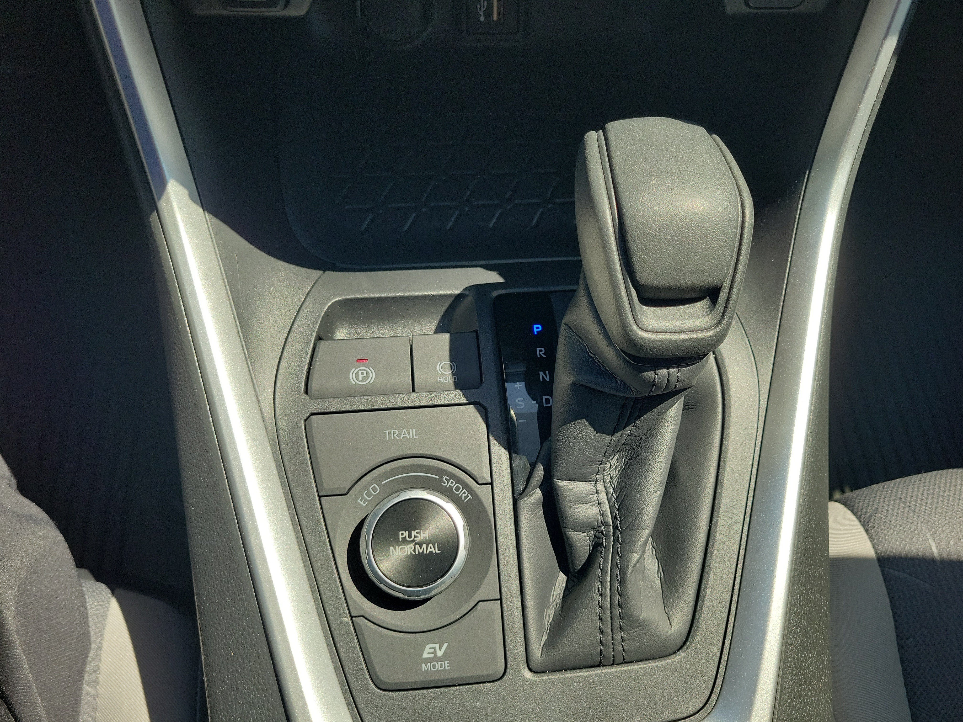 Used 2024 Toyota RAV4 XLE AWD/4WD image 26