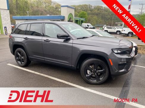Used 2023 Jeep Grand Cherokee Limited w/ Black Appearance Package AWD/4WD image 1