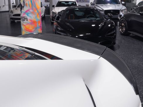 Used 2018 Ferrari 812 Superfast image 12