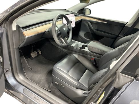 Certified 2023 Tesla Model Y Long Range AWD/4WD image 9