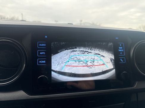 Used 2018 Toyota Tacoma TRD Sport image 28