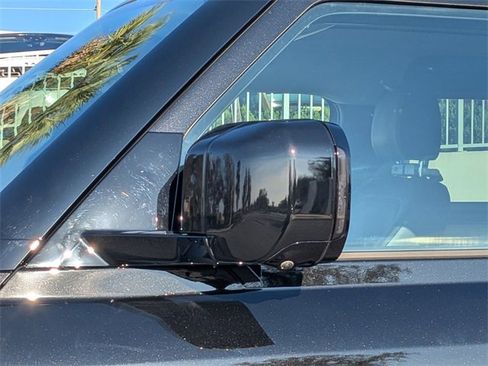 Used 2025 Land Rover Defender 90 S image 11