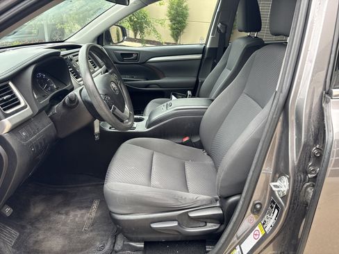 Used 2017 Toyota Highlander LE AWD/4WD image 18