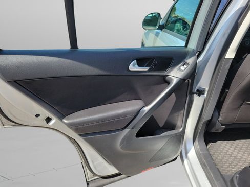 Used 2017 Volkswagen Tiguan S image 31