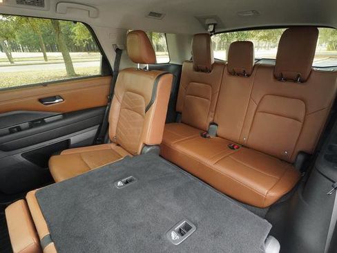 Used 2022 Nissan Pathfinder Platinum w/ Cargo Package image 32