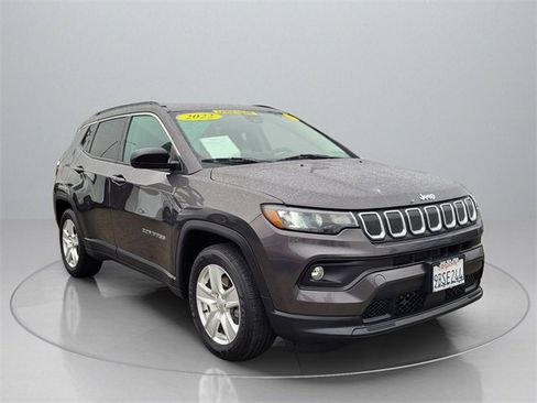 Used 2022 Jeep Compass Latitude image 10