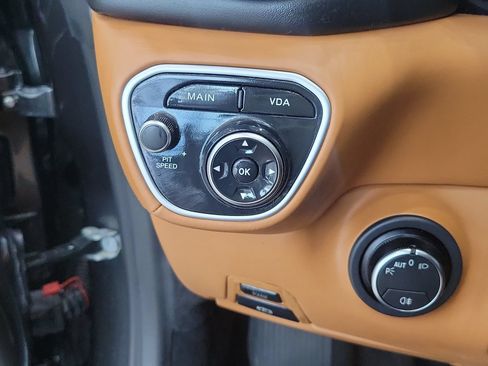 Used 2017 Ferrari California T RWD image 20