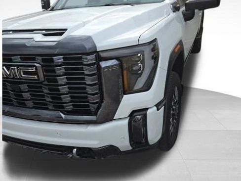 Used 2024 GMC Sierra 2500 Denali Ultimate image 2