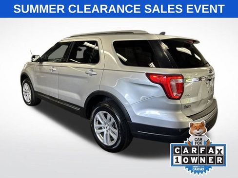 Used 2018 Ford Explorer XLT AWD/4WD image 3