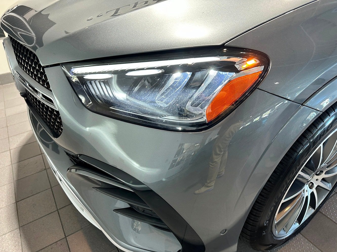 Used 2025 Mercedes-Benz GLE 350 4MATIC w/ AMG Line Exterior image 40