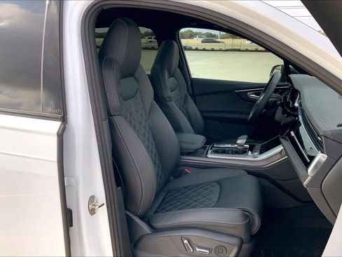 Used 2025 Audi SQ7 Premium Plus w/ Executive Package image 8