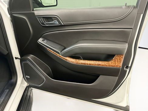 Used 2019 Chevrolet Suburban Premier AWD/4WD image 36